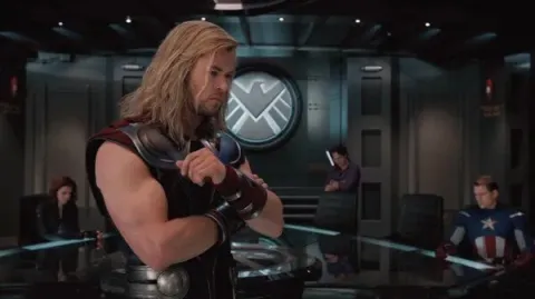 Кадр из фильма Мстители