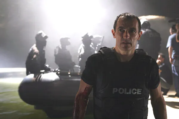 Кадр из фильма Куколка