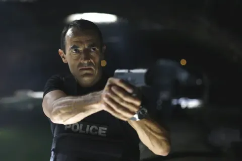 Кадр из фильма Куколка