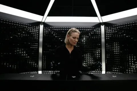 Кадр из фильма Куколка