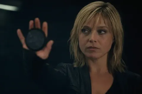 Кадр из фильма Куколка