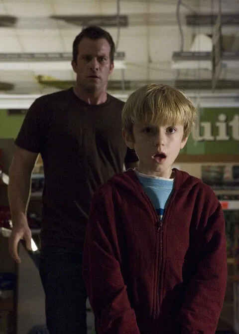 Кадр из фильма Мгла