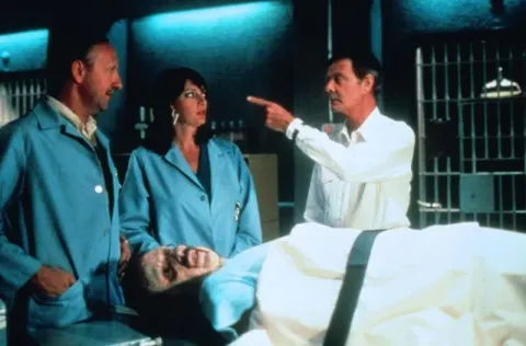 Кадр из фильма Возвращение болотной твари