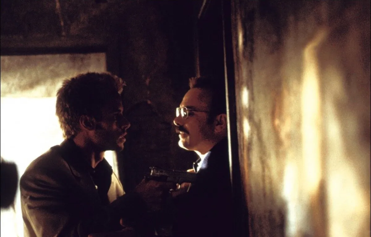 Кадр из фильма Мементо