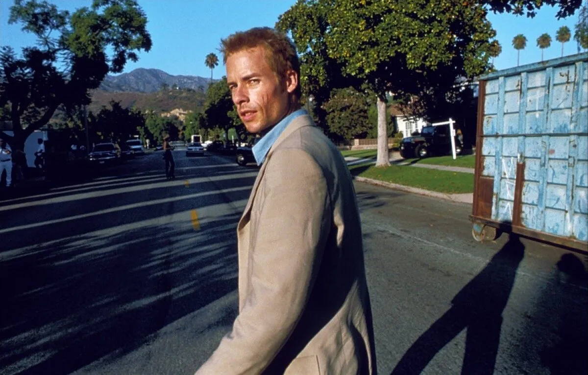 Кадр из фильма Мементо