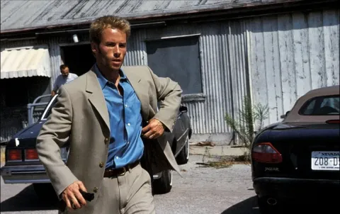 Кадр из фильма Мементо