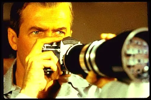 Кадр из фильма Окно во двор