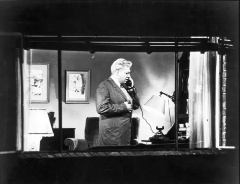 Кадр из фильма Окно во двор