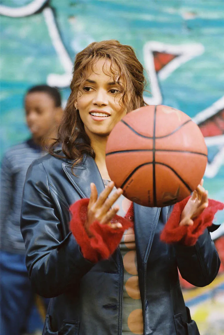 Кадр из фильма Женщина-кошка