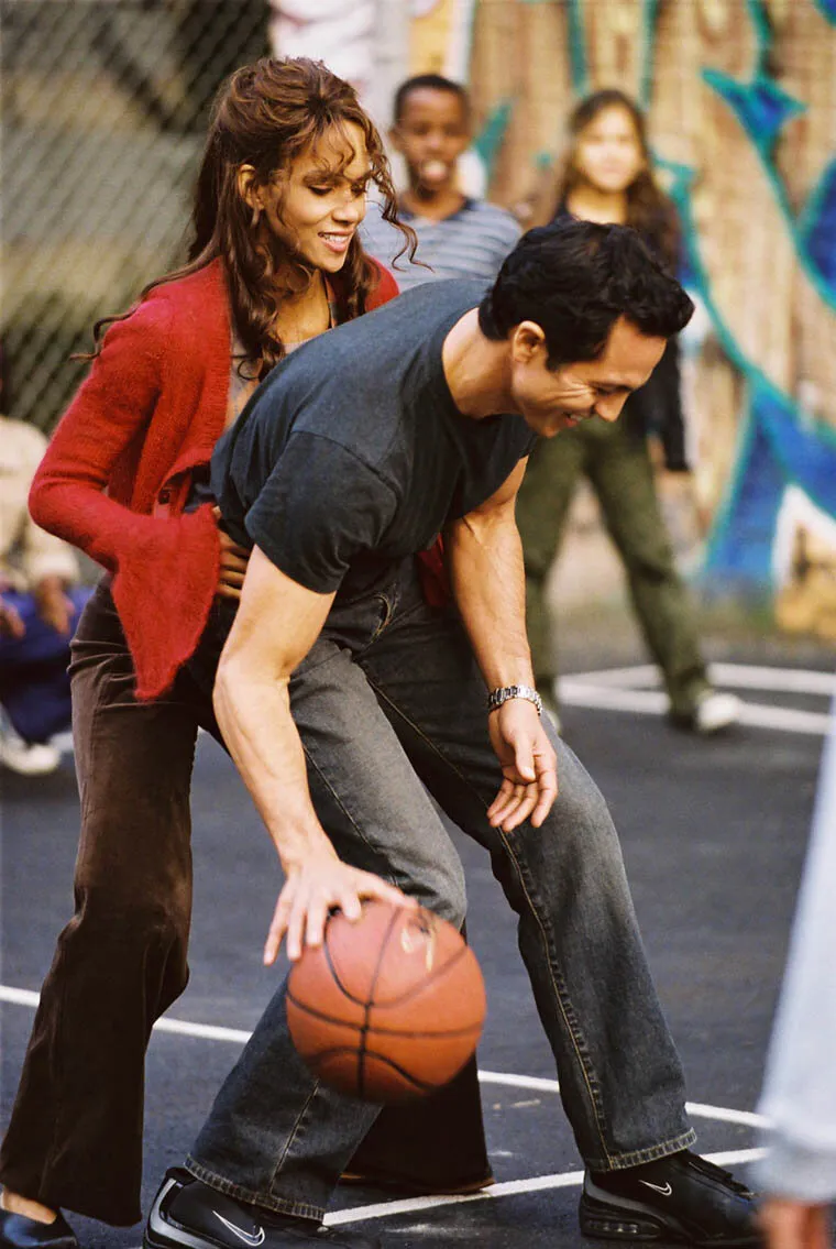 Кадр из фильма Женщина-кошка