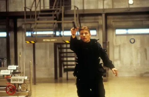 Кадр из фильма Золотой глаз