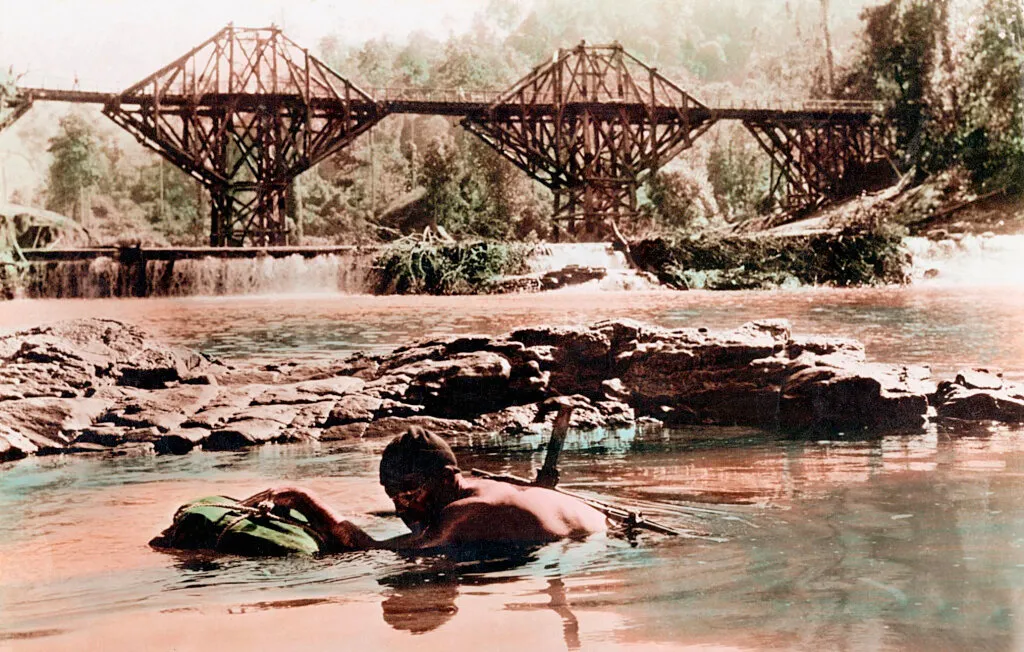 Кадр из фильма Мост через реку Квай