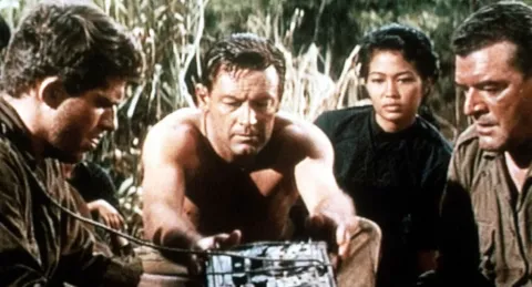 Кадр из фильма Мост через реку Квай