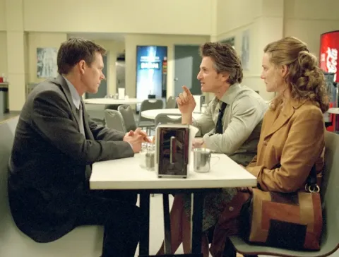 Кадр из фильма Таинственная река