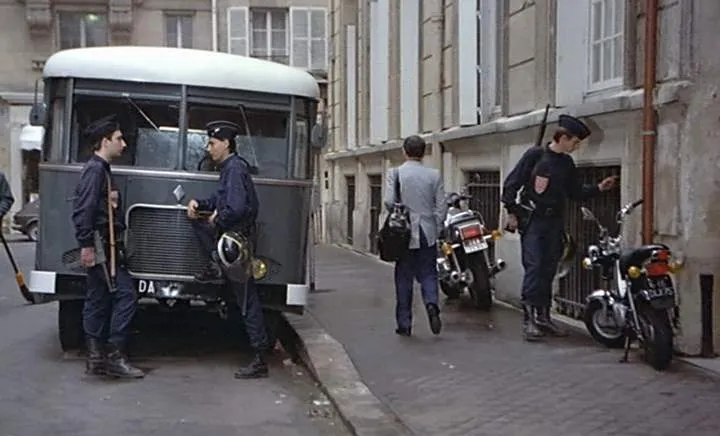 Кадр из фильма Профессионал