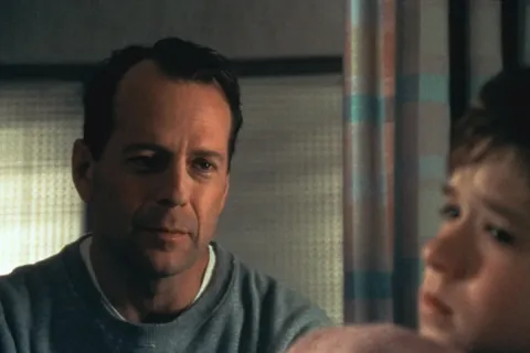 Кадр из фильма Шестое чувство