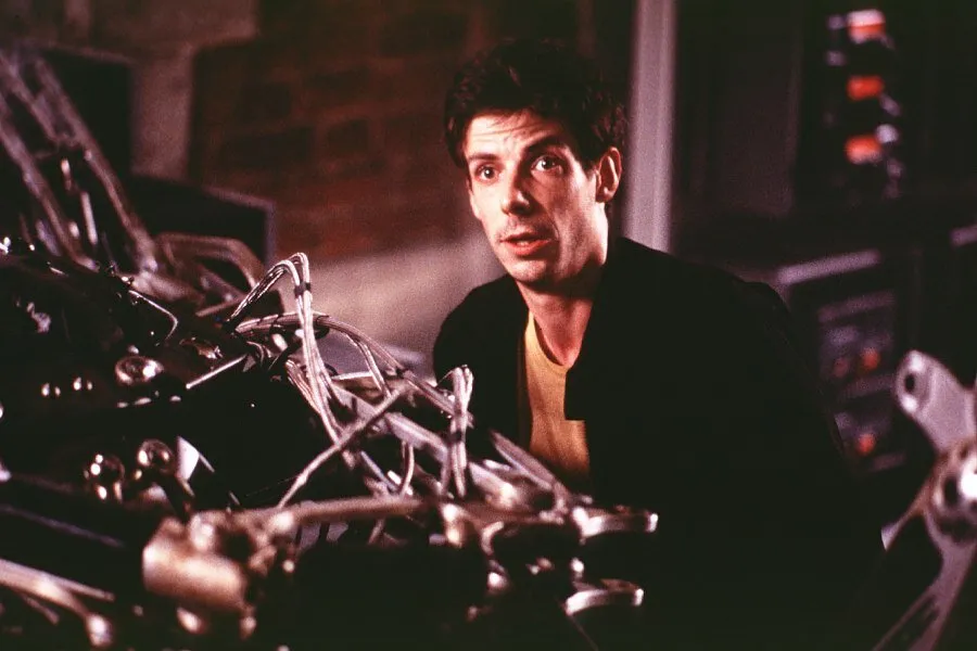 Кадр из фильма Лара Крофт: Расхитительница гробниц