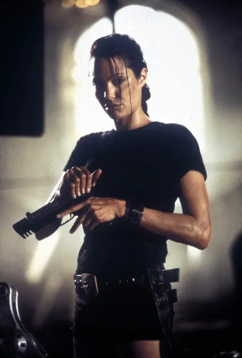 Кадр из фильма Лара Крофт: Расхитительница гробниц