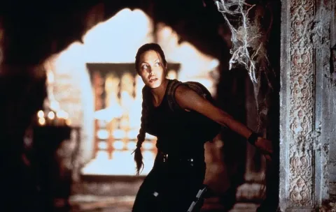 Кадр из фильма Лара Крофт: Расхитительница гробниц