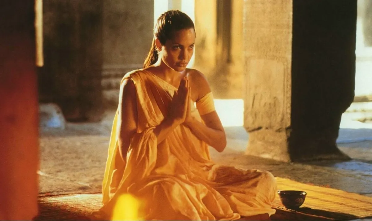 Кадр из фильма Лара Крофт: Расхитительница гробниц