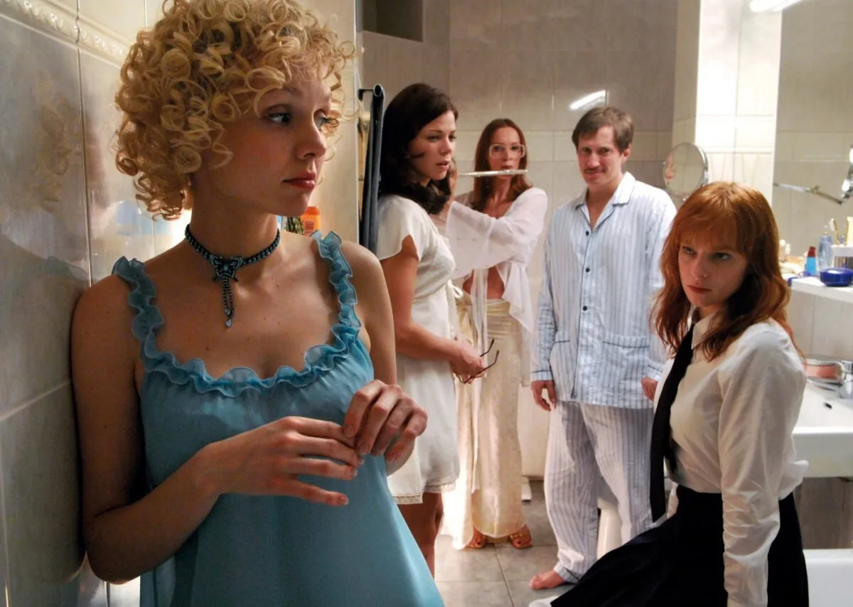 Кадр из фильма Почему мужчины никогда не слушают, а женщины не умеют парковаться