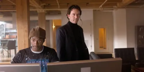 Кадр из фильма Грабь награбленное