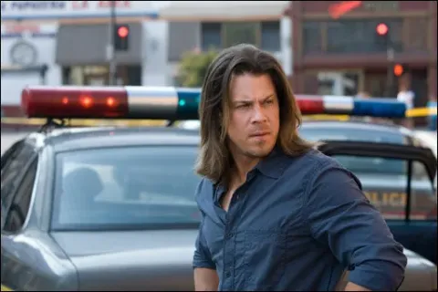 Кадр из фильма Грабь награбленное