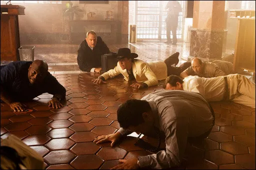 Кадр из фильма Грабь награбленное