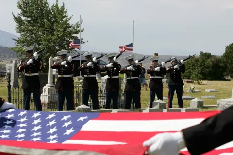 Кадр из фильма Добровольцы