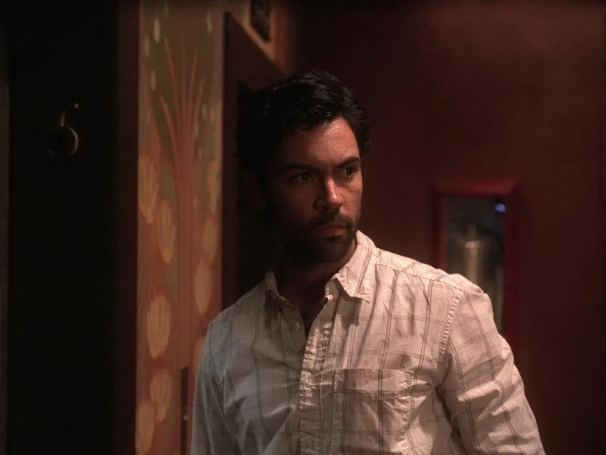 Кадр из фильма Напротив по коридору