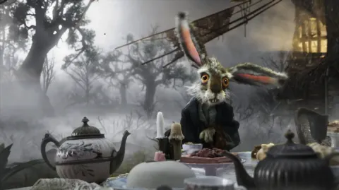 Кадр из фильма Алиса в Стране чудес