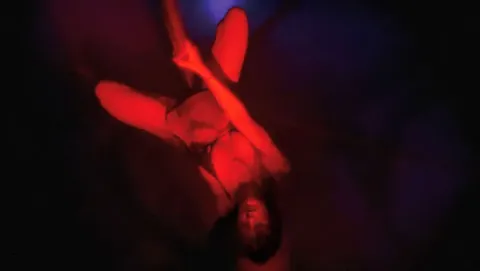 Кадр из фильма Вход в пустоту