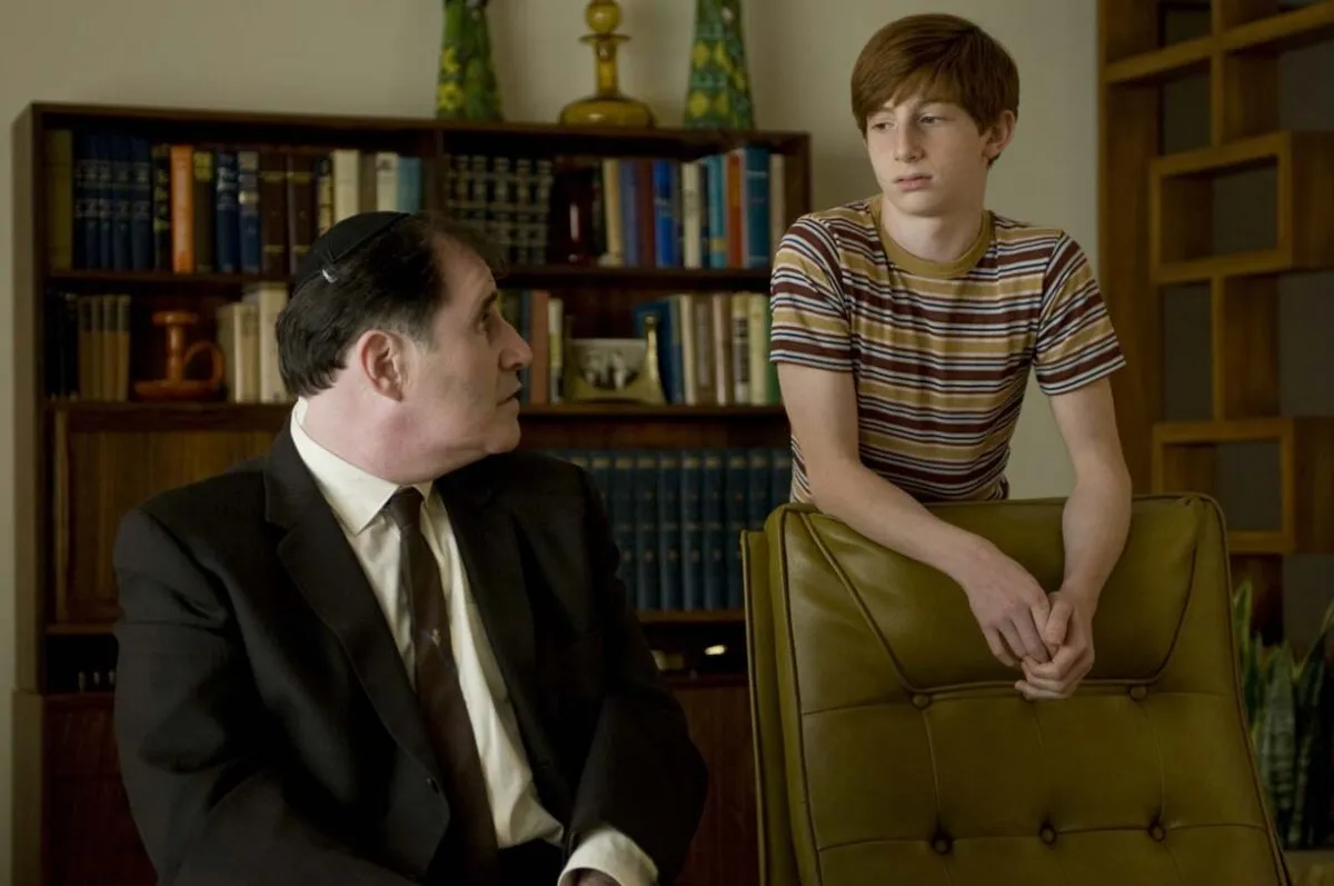 Кадр из фильма Серьёзный человек