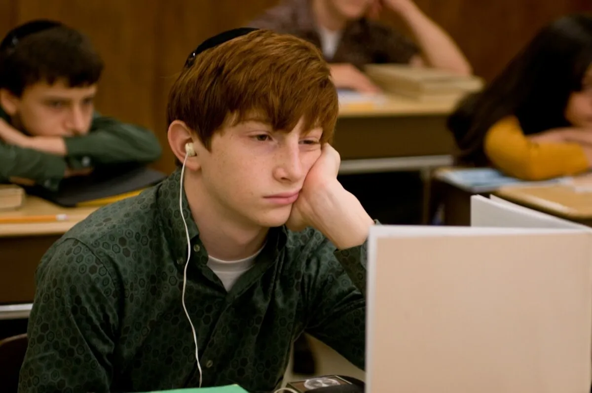 Кадр из фильма Серьёзный человек