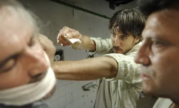 Кадр из фильма Камера 211