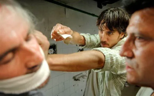 Кадр из фильма Камера 211