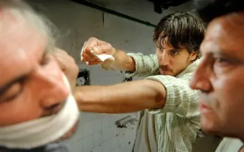 Кадр из фильма Камера 211