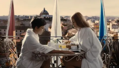 Кадр из фильма Комната в Риме