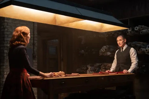 Кадр из фильма Костюм