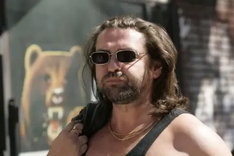 Кадр из фильма Калибр 45