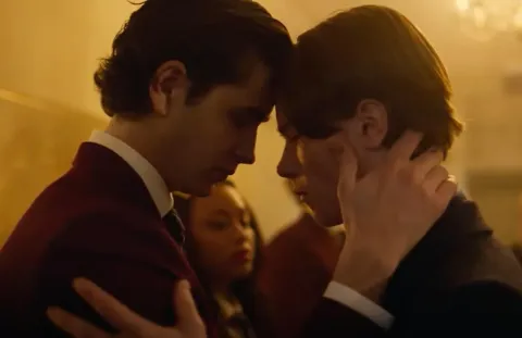 Кадр из фильма Молодые монархи