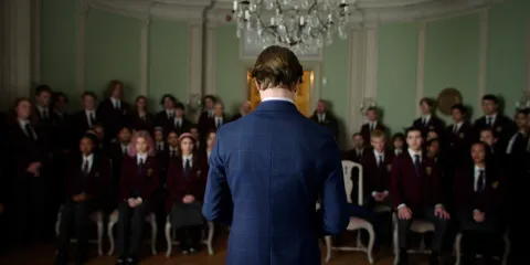 Кадр из фильма Молодые монархи