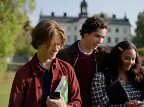 Кадр из фильма Молодые монархи