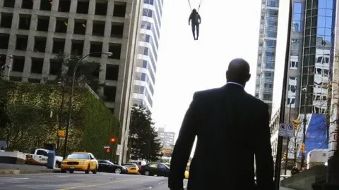 Кадр из фильма Vизитеры