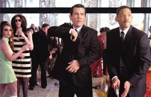 Кадр из фильма Люди в чёрном 3