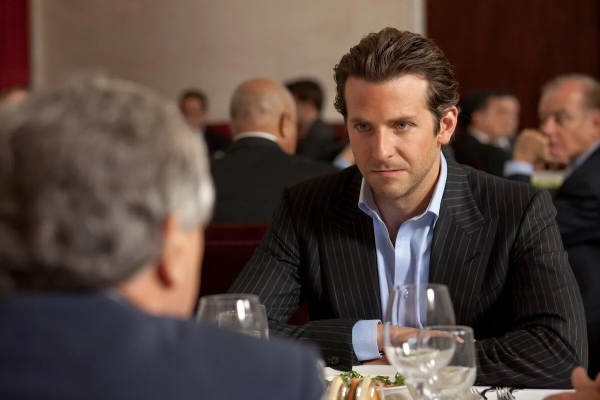 Кадр из фильма Области тьмы