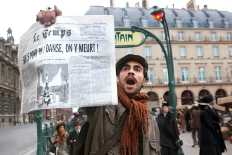 Кадр из фильма Необычайные приключения Адель