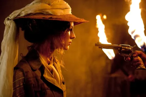 Кадр из фильма Необычайные приключения Адель