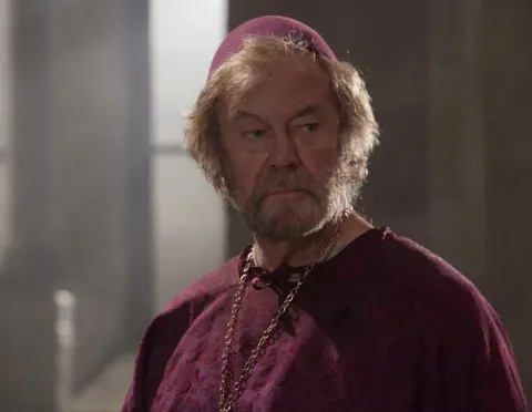 Кадр из фильма Столпы Земли