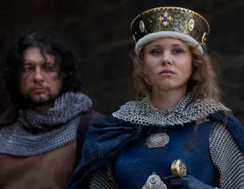 Кадр из фильма Столпы Земли